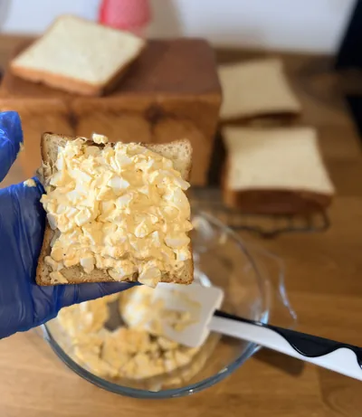Tamago Sando – japońska kanapka z pastą jajeczną
