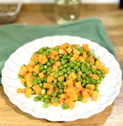 🥕 Marchewka z groszkiem